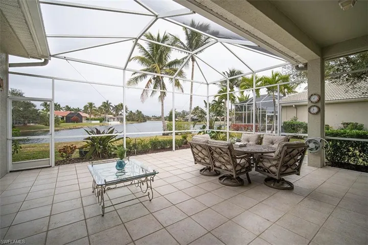 Relax_on_your_screened_in_lanai_and_enjoy_the_lake_views
