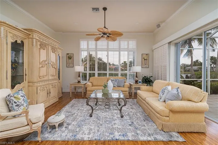 Family_Room_with_beautiful_lake_views