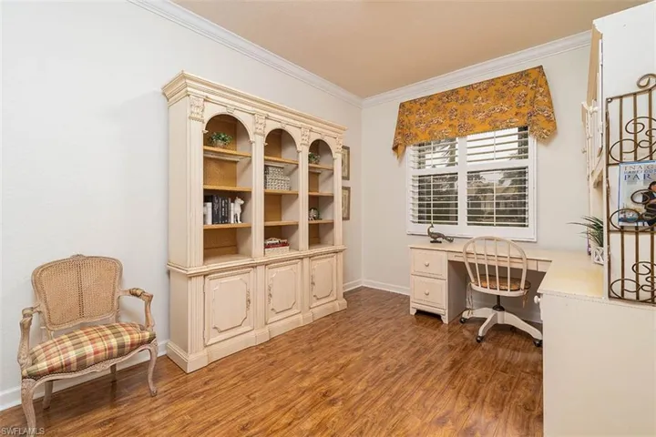 Guest_room_3_used_as_office_with_ake_views