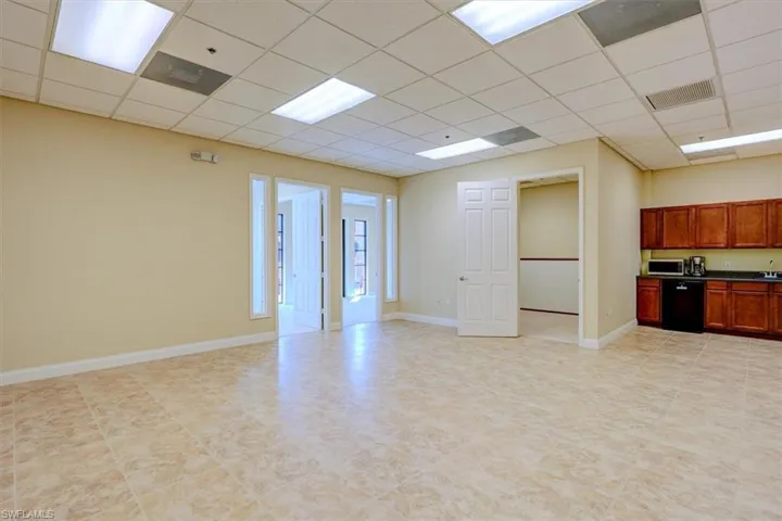 Extra large tiled open area