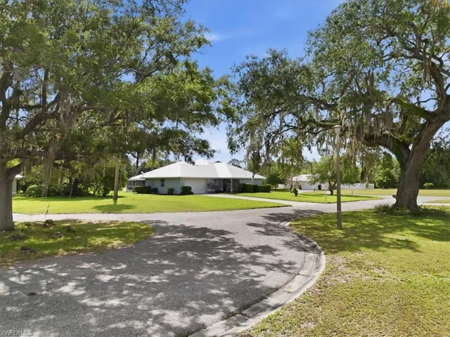 4530  Springview  CIR, Labelle, FL 33935