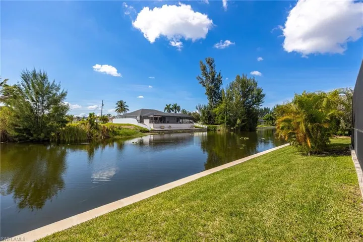 2704 Sw 4th Pl, Cape Coral, Florida 33914