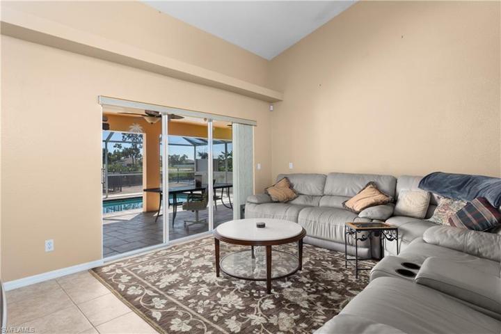2533 NW 22nd PL, CAPE CORAL FL 33993