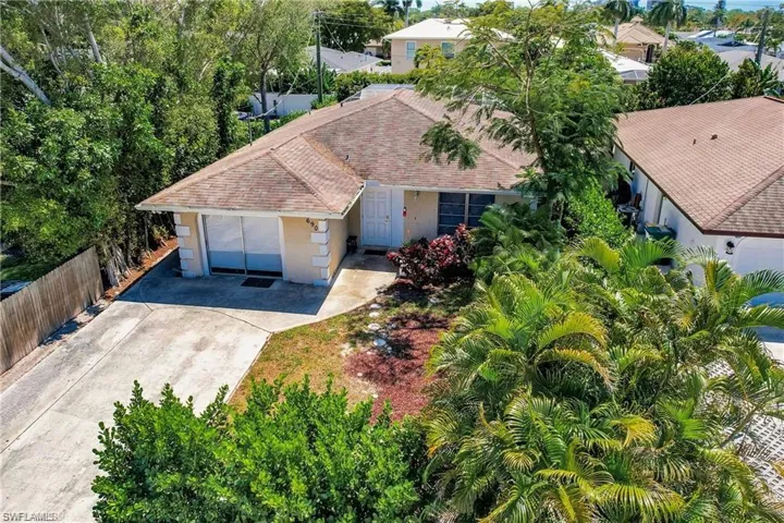 690 95th Ave N, Naples, Florida 34108