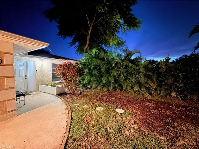690 95th Ave N, Naples, Florida 34108