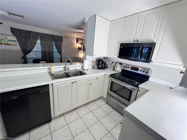 690 95th Ave N, Naples, Florida 34108