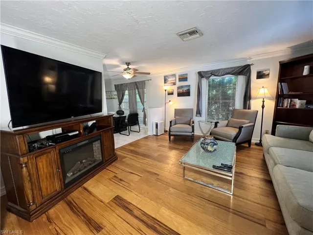 690 95th Ave N, Naples, Florida 34108