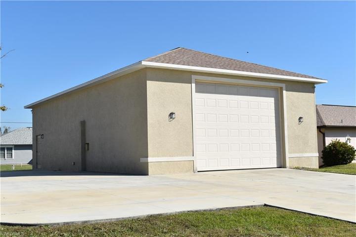 Detached garage front