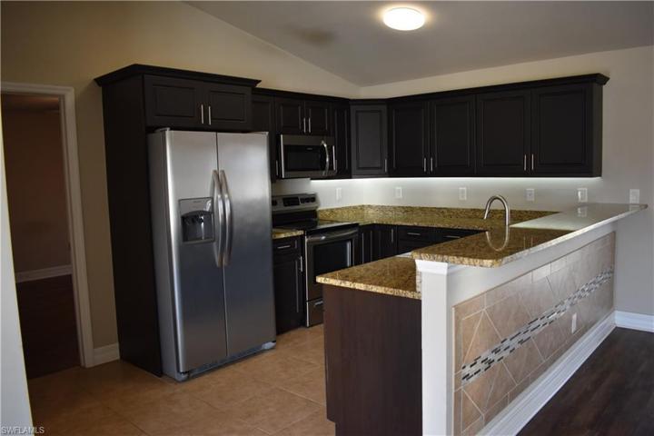 1217 SW 13th TER, CAPE CORAL FL 33991