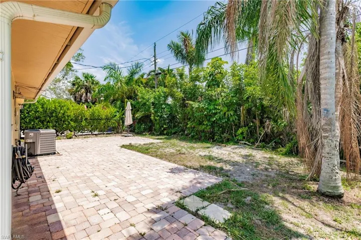 602  105th N AVE, Naples, FL 34108