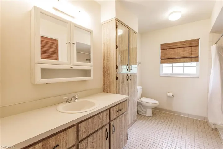 602  105th N AVE, Naples, FL 34108