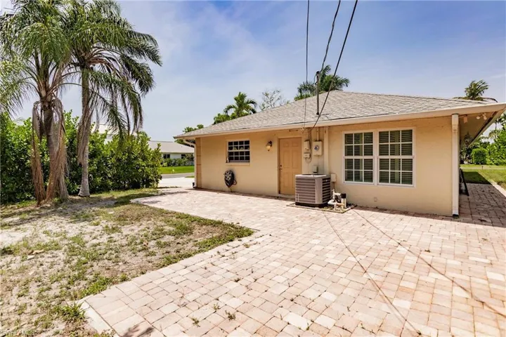 602  105th N AVE, Naples, FL 34108