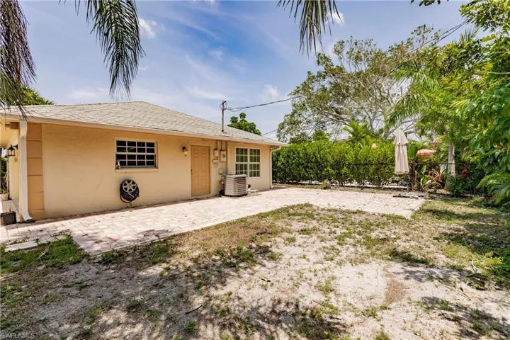 602  105th N AVE, Naples, FL 34108