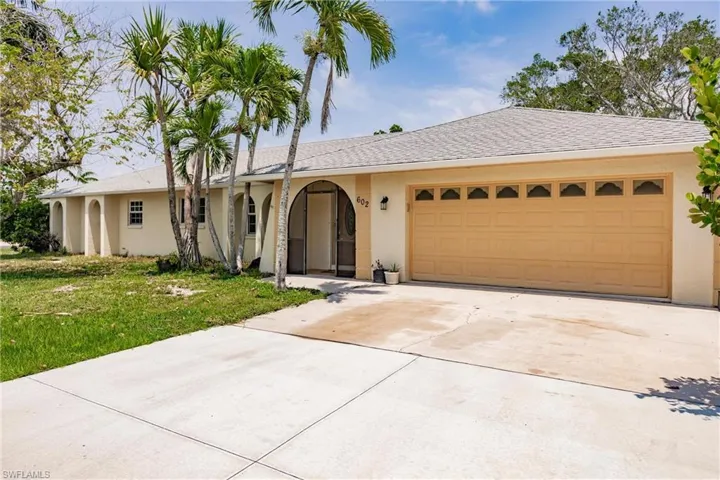 602  105th N AVE, Naples, FL 34108
