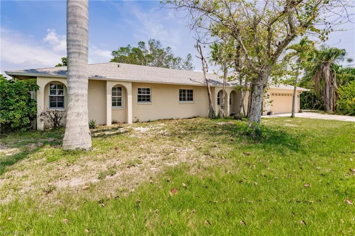 602  105th N AVE, Naples, FL 34108