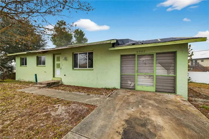 View of front of property with stucco siding