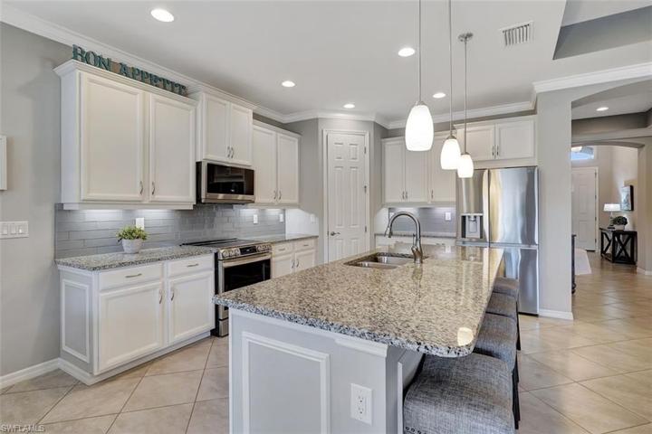 2923  Sunset Pointe  CIR, Cape Coral, FL 33914