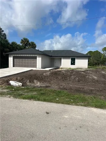 15 W 9th  ST, Lehigh Acres, FL 33972
