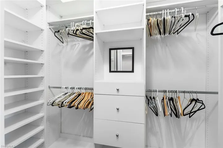 CUSTOM CLOSETS