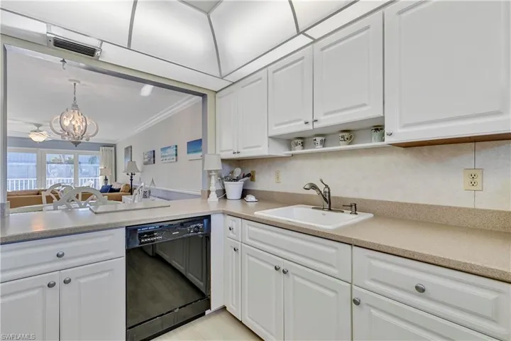 Comes equipped with all the kitchenware you need!