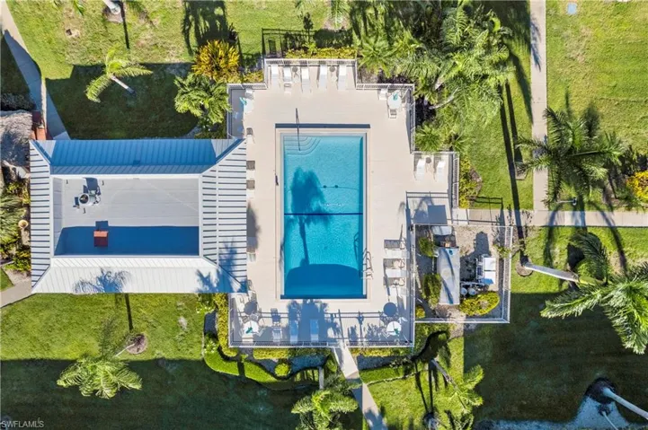 Pool & Clubhouse