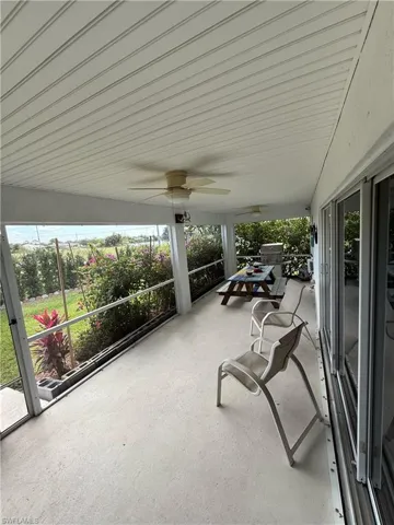 Sunroom with ceiling fan