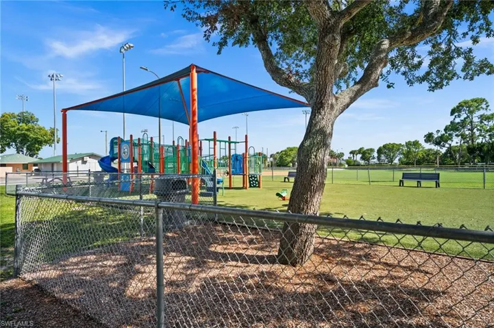 1417 Ne 3rd Ter, Cape Coral, Florida 33909