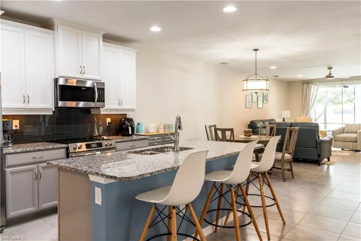 14888  Edgewater  CIR, Naples, FL 34114