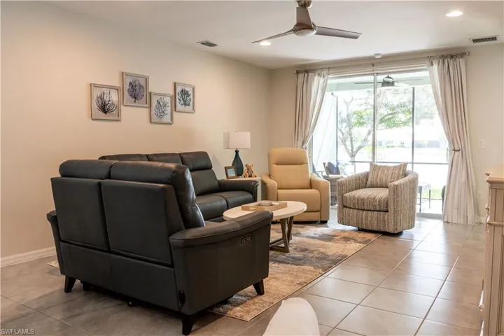14888  Edgewater  CIR, Naples, FL 34114