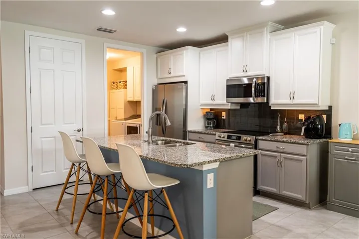14888  Edgewater  CIR, Naples, FL 34114
