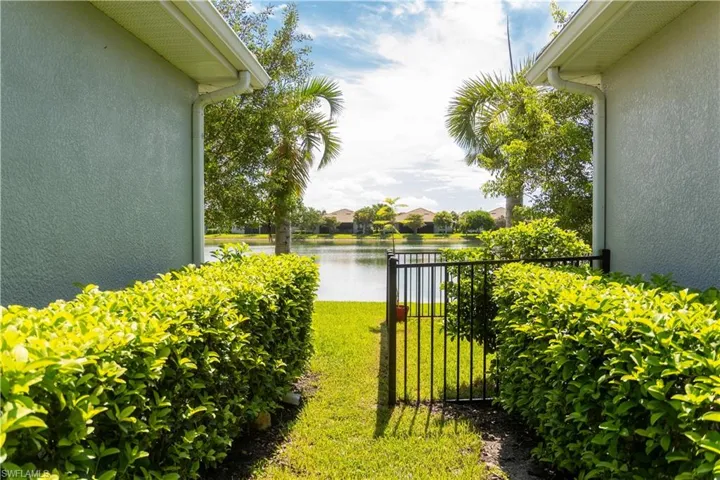 14888  Edgewater  CIR, Naples, FL 34114
