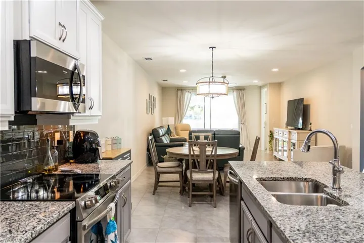 14888  Edgewater  CIR, Naples, FL 34114