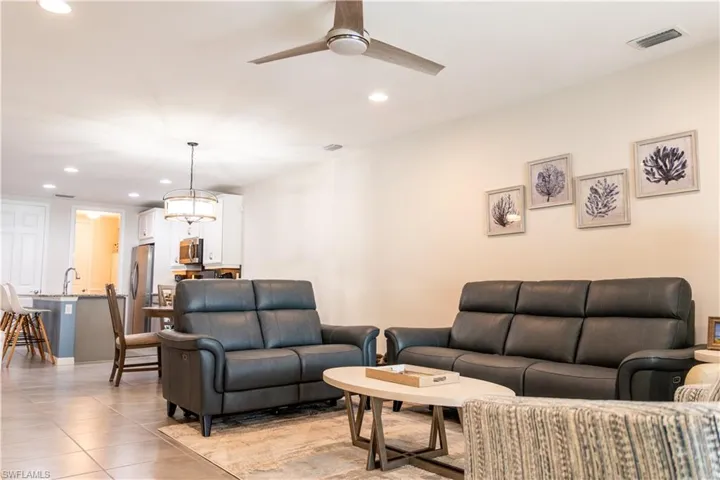 14888  Edgewater  CIR, Naples, FL 34114