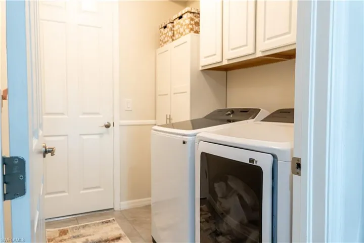 14888  Edgewater  CIR, Naples, FL 34114