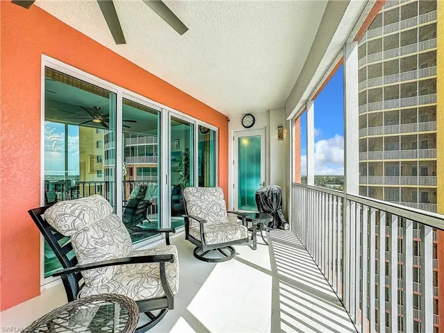 Balcony with ceiling fan