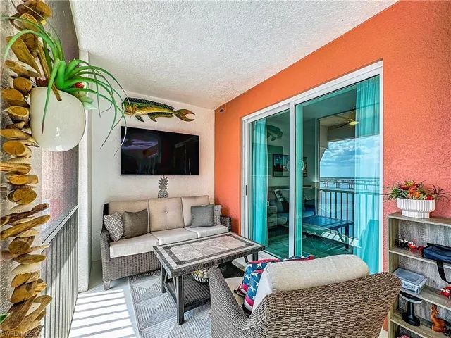 Balcony with an outdoor hangout area