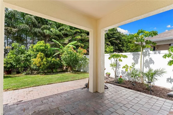 722 Hadley Pl W, Naples, Florida 34104