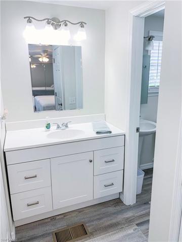Primary en-suite bath