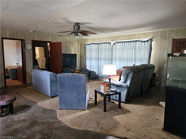 2050  Evans  RD, Labelle, FL 33935