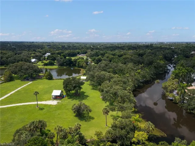 Horse Creek park, playground, Kayak storage and launch on the Orange River.