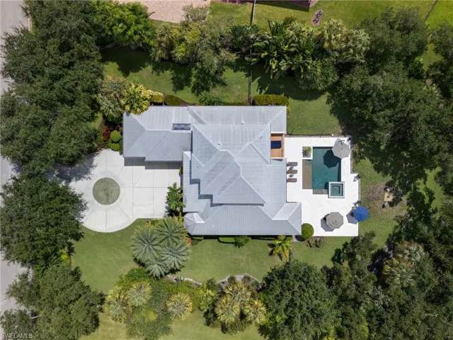 Birds eye view of property