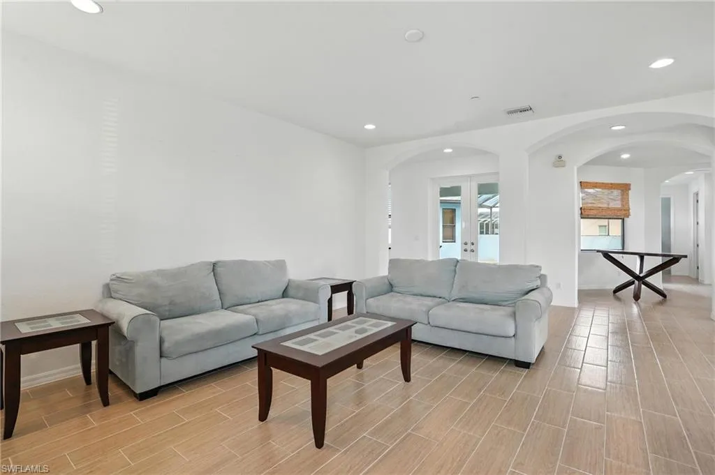 3933 18th ST, Lehigh Acres, FL 33971,225063749