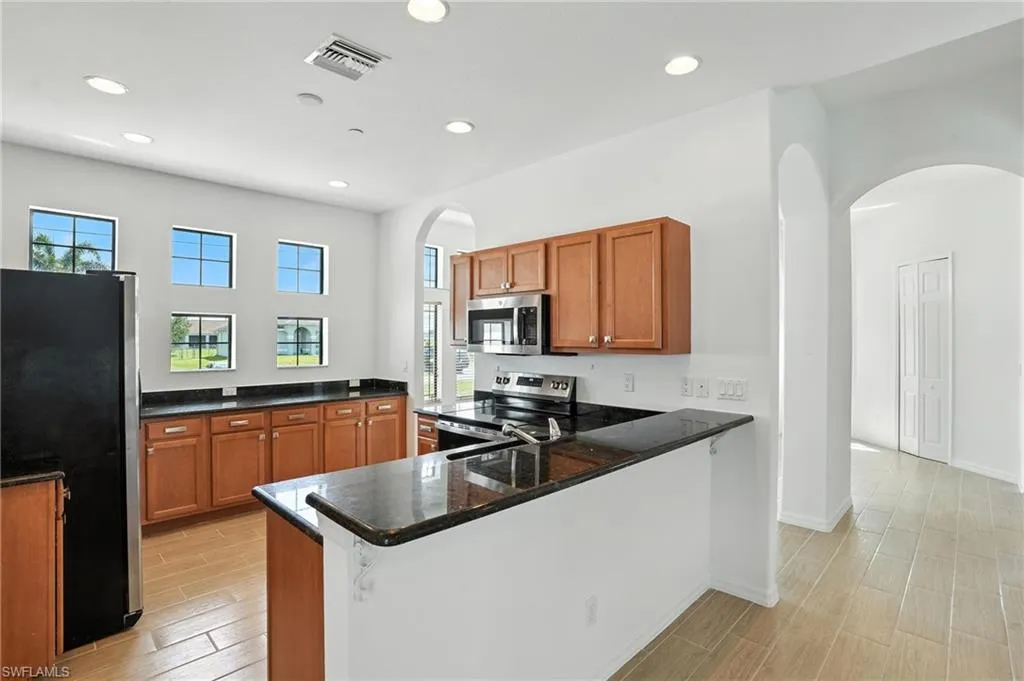 3933 18th ST, Lehigh Acres, FL 33971,225063749