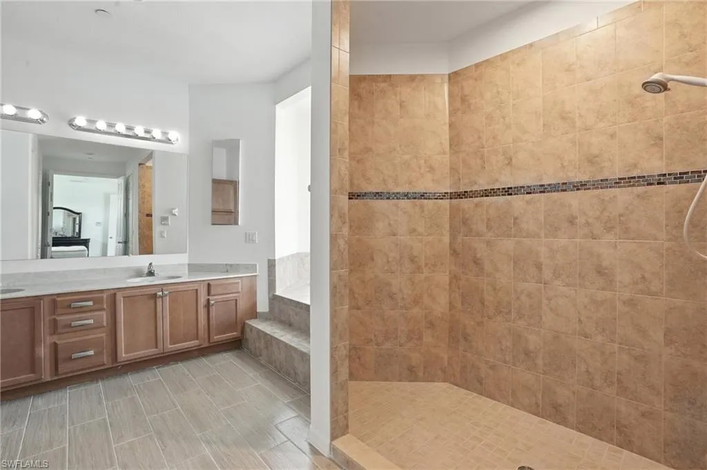 3933 18th ST, Lehigh Acres, FL 33971,225063749