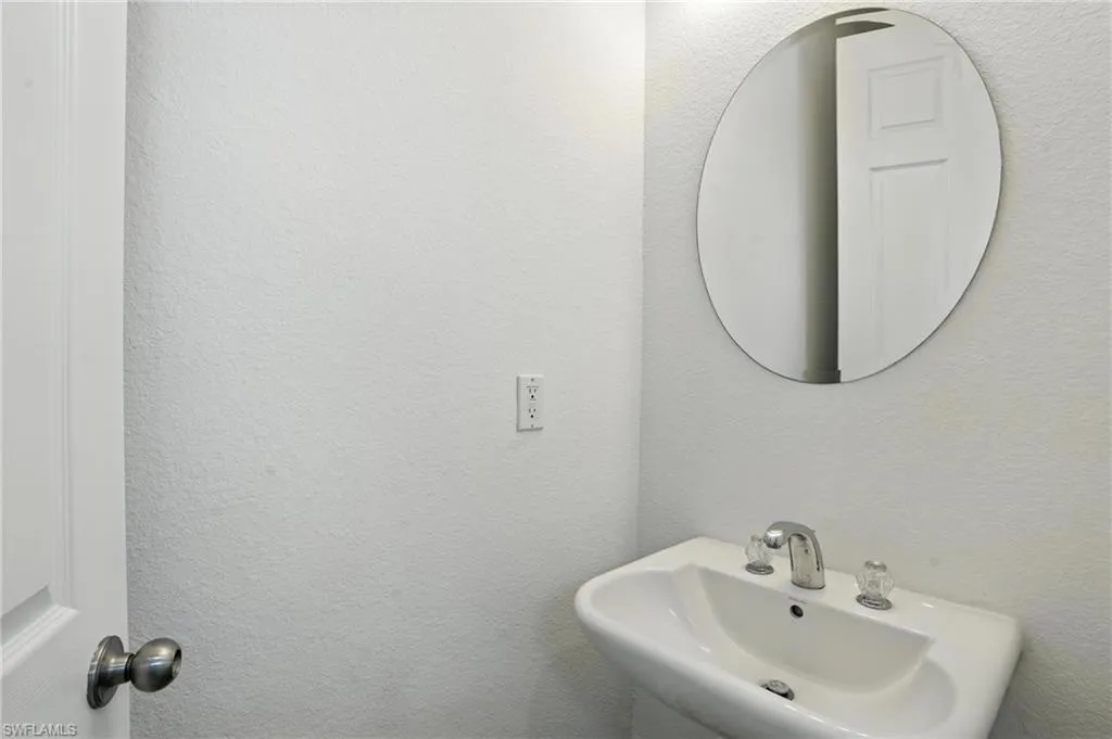 3933 18th ST, Lehigh Acres, FL 33971,225063749
