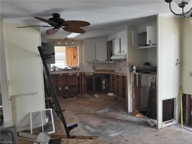 Kitchen with ceiling fan
