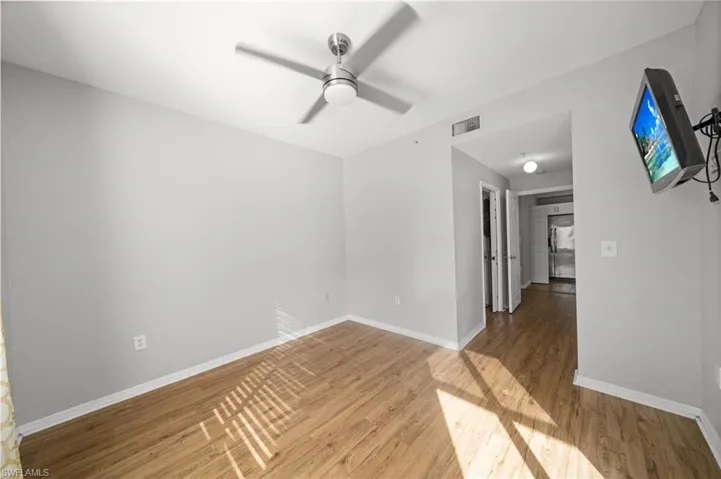 Unfurnished room featuring light wood-style floors and a ceiling fan
