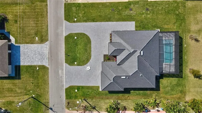 Bird's eye view of a pool area