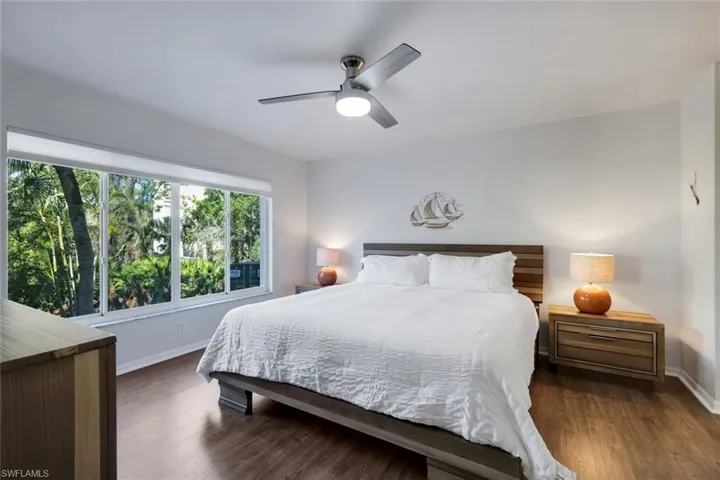 Expansive window wall with roller shades