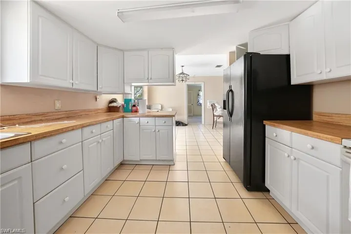 2122 SE 5th TER, CAPE CORAL FL 33990